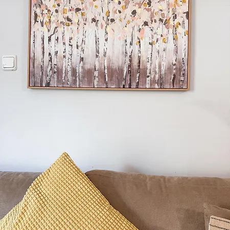 Sea The - Chic 2-bdr Escape With Spacious Living *