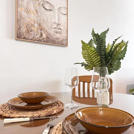 Sea The - Chic 2-bdr Escape With Spacious Living Apartment