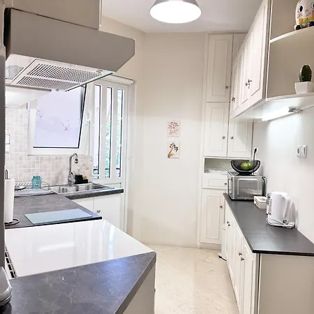 Sea The - Chic 2-bdr Escape With Spacious Living *
