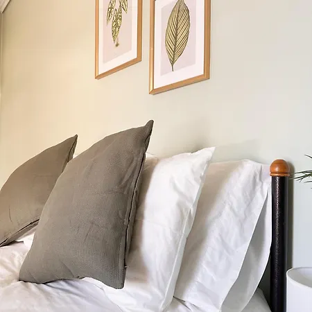 Sea The - Chic 2-bdr Escape With Spacious Living