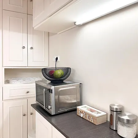 Sea The - Chic 2-bdr Escape With Spacious Living *